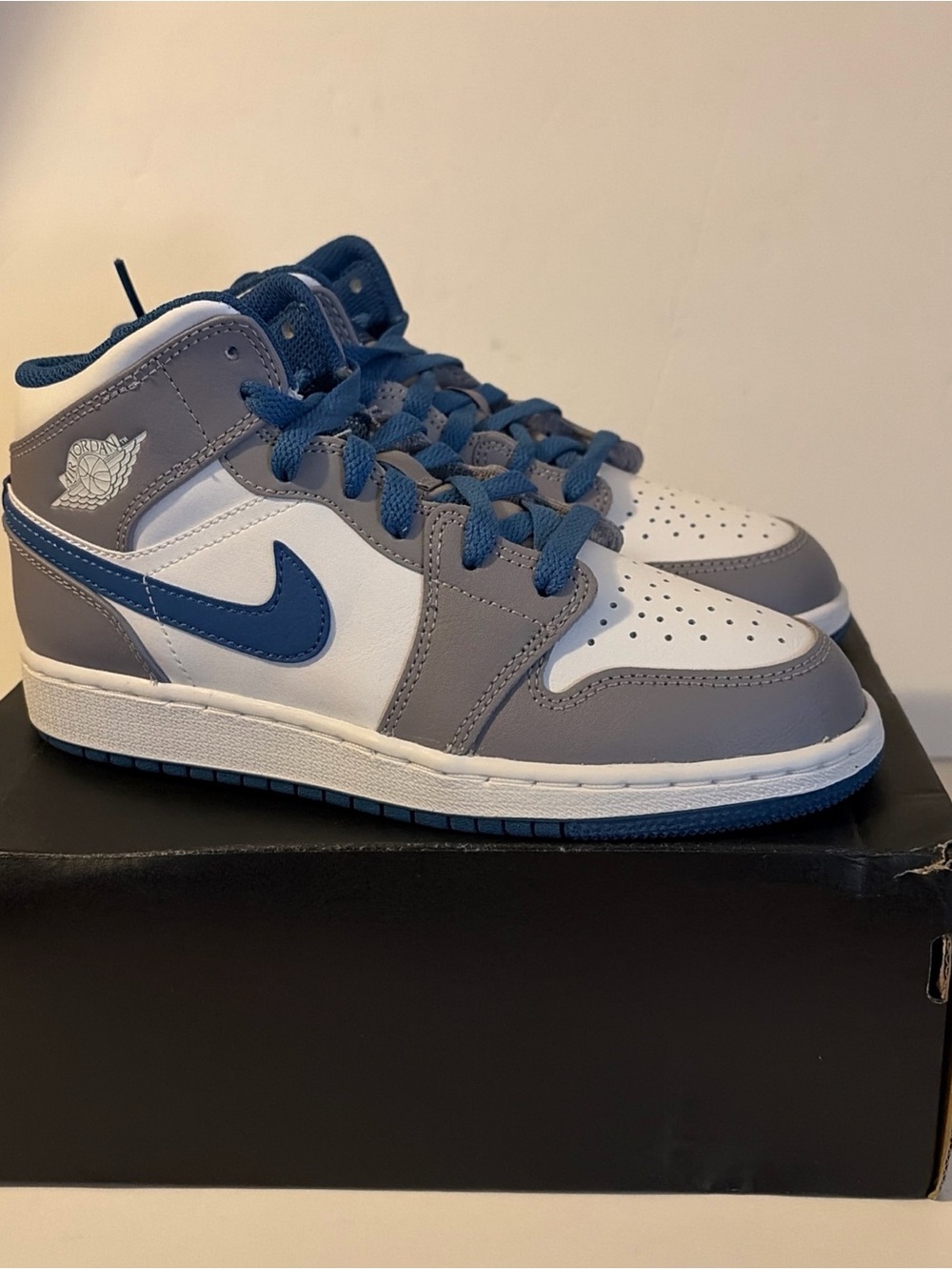 Nike Air Jordan 1 Mid GS DQ8423-014 Cement Gray / White True Blue Youth US 4.5